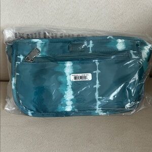 NWT Lug Parasail Cosmetic Case in Shibori Teal